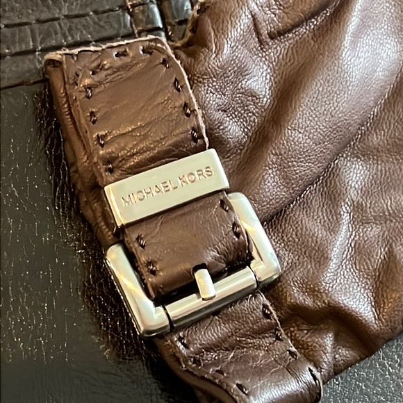 Micheal Kors Gloves - Picture 2 of 8